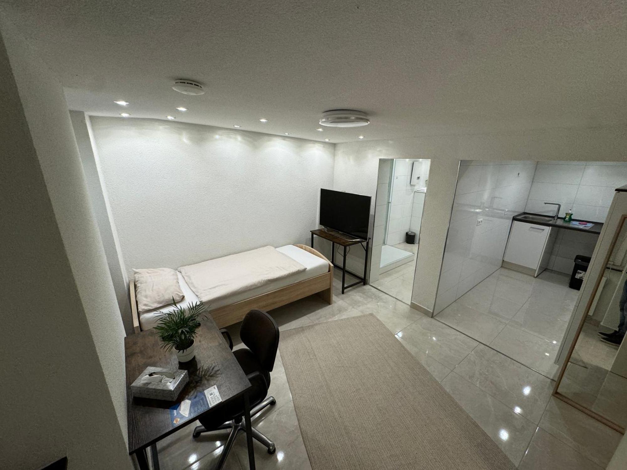 City Apartment Stadtwohnung Mit Kueche Und Netflix Nahe Bahnhof Sinsheim Exterior photo